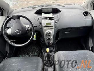 Toyota Yaris Yaris II (P9), Hatchback, 2005 / 2014 1.3 16V VVT-i picture 11