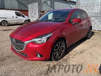 Coche siniestrado Mazda 2 2 (DJ/DL), Hatchback, 2014 1.5 SkyActiv-G 90 2015/6