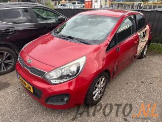 Vrakbiler auto Kia Rio Rio III (UB), Hatchback, 2011 / 2017 1.2 CVVT 16V 2013/11