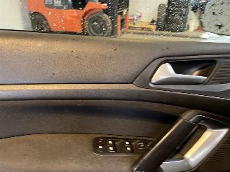 Peugeot 308 1.6 BlueHDI Blue Lease Executive picture 18