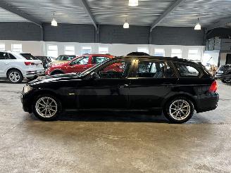 BMW 3-serie 320i Luxury Line NL NAP! picture 2
