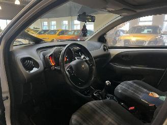 Peugeot 108 1.0 e-VTi Collection TOP! picture 16