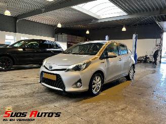 damaged passenger cars Toyota Yaris 1.5 Full Hybrid Aspiration NAP 2012/6