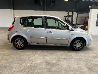 Renault Scenic 2.0-16V Tech Line picture 6