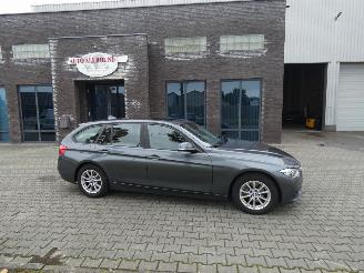 krockskadad bil auto BMW 3-serie Touring 318i Cent.Hi.Ex. 2017/1
