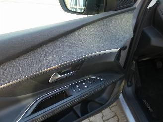 Peugeot 5008 1.2 PureTech GT-Line 1ste eigenaar dealer onderhouden!!! picture 14