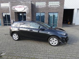 Unfallwagen Kia Ceed 1.0 T-GDi DynamicL. 2023/2