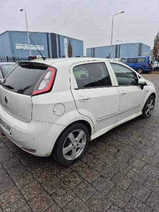 Fiat Punto III (199) Hatchback 1.3 JTD Multijet 80 16V (199.B.8000) [59kW] 5-BAK picture 5