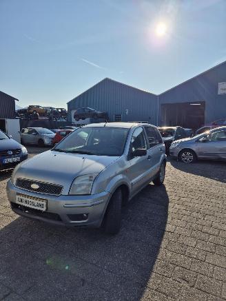 Ford Fusion Combi 1.6 16V (FYJA(Euro 5)) [74kW] picture 2