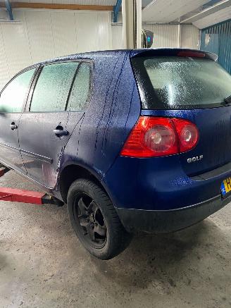 Volkswagen Golf V (1K1) Hatchback 1.6 FSI 16V (BAG) [85kW] 6-BAK picture 5