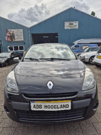 Vrakbiler auto Renault Clio III (BR/CR) Hatchback 1.5 dCi FAP (K9K-770(K9K-67)) [65kW] 5-BAK 2012/1