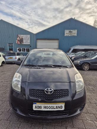 Coche siniestrado Toyota Yaris II (P9) Hatchback 1.3 16V VVT-i (2SZFE) [64kW] 5-BAK 2006/1
