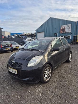 Toyota Yaris II (P9) Hatchback 1.3 16V VVT-i (2SZFE) [64kW] 5-BAK picture 2