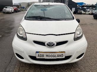 Vrakbiler auto Toyota Aygo (B10) Hatchback 1.0 12V VVT-i (1KR-FE) [50kW] 2011/1