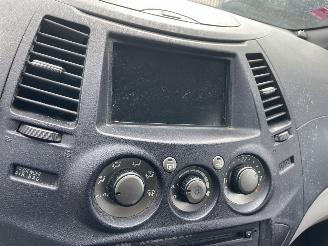 Mitsubishi Grandis (NA) MPV 2.4 16V MIVEC (4G69) picture 7