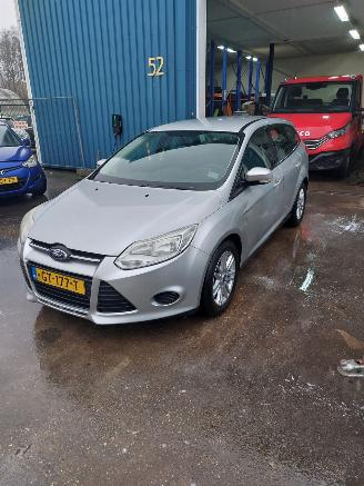 Unfallwagen Ford Focus Focus 3 Wagon Combi 1.6 TDCi 95 2011/11