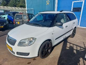 damaged passenger cars Skoda Fabia Fabia II Combi Combi 5-drs 1.2i 12V 2008/7
