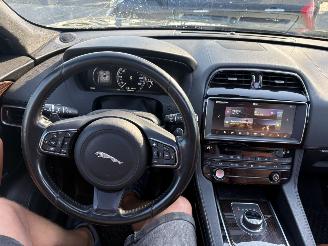 Jaguar F-Pace 2.0D 132KW Autom. Pano Clima Navi AWD Portfolio NAP picture 13