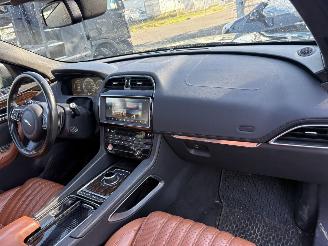 Jaguar F-Pace 2.0D 132KW Autom. Pano Clima Navi AWD Portfolio NAP picture 7