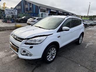 skadebil auto Ford Kuga 1.5 110KW Titanium Plus Clima Navi Camera 2015/4
