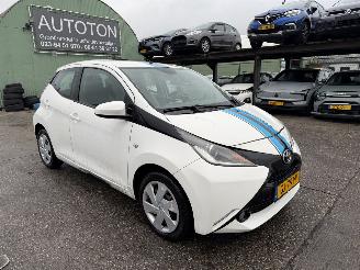 Toyota Aygo 1.0 VVT-I 51KW X-Play Led Airco 5-Drs Camera NAP 2015/6