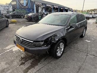 skadebil auto Volkswagen Passat 1.6 TDI 88KW DSG Clima Navi Comfortline 2018/1