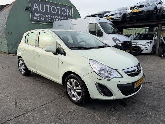 Voiture accidenté Opel Corsa 1.2 -16V 63KW Airco Navi Berlin 5-Drs NAP 2013/5