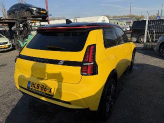 Vaurioauto  passenger cars Renault 5 52 kWh 110KW Comfort Range Iconic Cing Clima Navi 2025/4