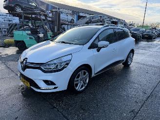 krockskadad bil auto Renault Clio 0.9 TCE 66KW Airco Navi Led Limited 2019/2