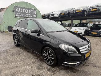uszkodzony samochody osobowe Mercedes B-klasse 200 CDI 100KW Autom. Navi Clima Leer Led Ambition 2013/2