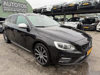 Schadeauto Volvo V-60 2.4 D6 Autom. 162KW Twin Engine Schuifdak Navi Led R-Design NAP 2015/12