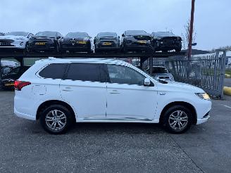 Mitsubishi Outlander 2.0 PHEV 89KW Autom. Clima Navi Led Business Edition NAP picture 2