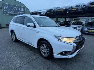 Voiture accidenté Mitsubishi Outlander 2.0 PHEV 89KW Autom. Clima Navi Led Business Edition NAP 2015/12