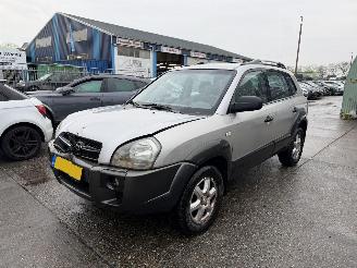 uszkodzony samochody osobowe Hyundai Tucson 2.0 104KW Airco Active NAP 2005/4