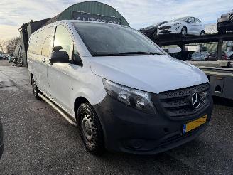 uszkodzony samochody osobowe Mercedes Vito 116 CDI Autom. 120KW Tourer 9-Pers Clima Lang Pro 9-Pers NAP 2022/10