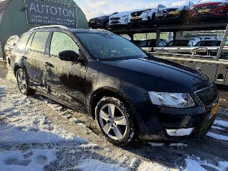 Avarii autoturisme Skoda Octavia 1.6 TDI 81KW Clima Navi Keyless Greenline Business NAP 2014/4