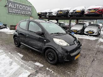 krockskadad bil auto Peugeot 107 1.0-12V XR 50KW Airco Navi 5-Drs NAP 2011/9