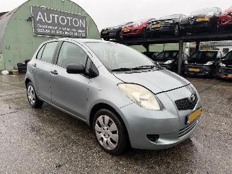 damaged passenger cars Toyota Yaris 1.3 VVTI 64KW Terra 5-Deurs 2006/3