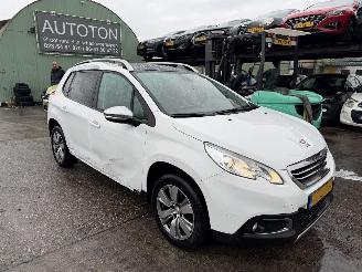krockskadad bil auto Peugeot 2008 1.2 81KW Pano Clima Navi Led Allure 2016/5
