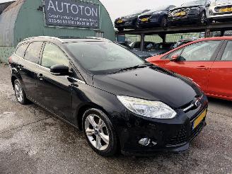 Unfallwagen Ford Focus 1.6 TDCI 77KW Clima Navi Led Xenon Titanium 2012/10