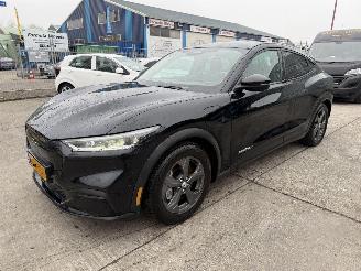 Voiture accidenté Ford Mustang Mach-e 98 kWh Extended 210KW RWD 2021/7