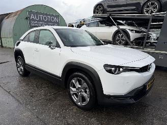 krockskadad bil auto Mazda MX-30 36 kWh 107KW e-Skyactiv Comfort Clima Navi Led HUD NAP 2021/9