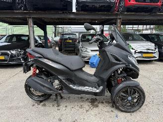 krockskadad bil motor Piaggio MP3 300 HPE Sport 19kW 2023/2