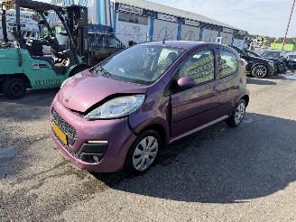 Auto incidentate Peugeot 107 1.0 Active Airco Led 5-Deurs NAP 2013/10
