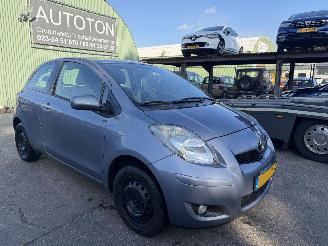 Vaurioauto  passenger cars Toyota Yaris 1.3 VVTi 74KW Automaat Clima Aspiration NAP 2010/6