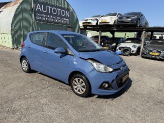 Vaurioauto  passenger cars Hyundai I-10 1.0i 49KW Clima i-Motion Comfort NAP 2014/6