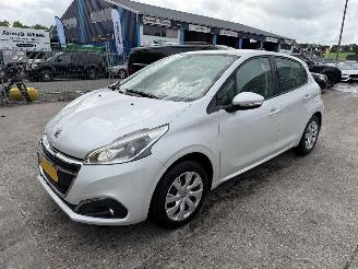 Avarii autoturisme Peugeot 208 1.2 60KW Blue Lion Navi Airco Led 5-Drs 2018/1