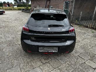 Peugeot 208 1.2  GT picture 3