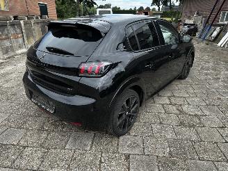 Peugeot 208 1.2  GT picture 4