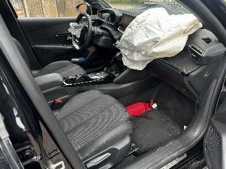 Peugeot 208 1.2  GT picture 18